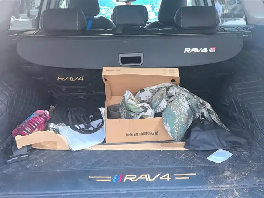 Toyota RAV4 2023 из CN, фото 4