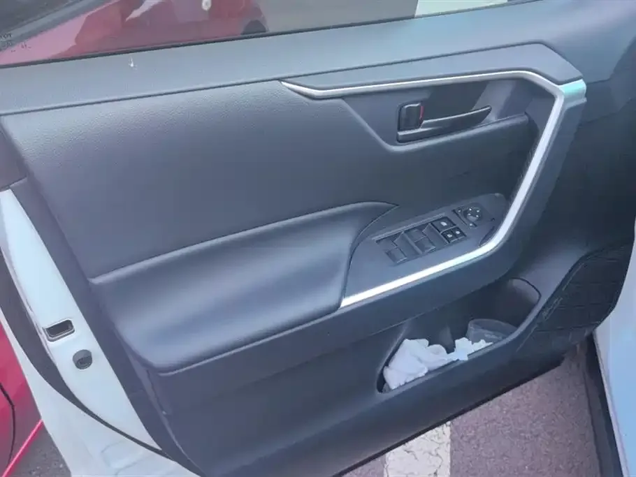 Toyota RAV4 2023 из CN, фото 7