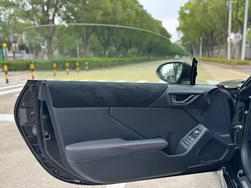 Subaru BRZ 2023 из CN, фото 7