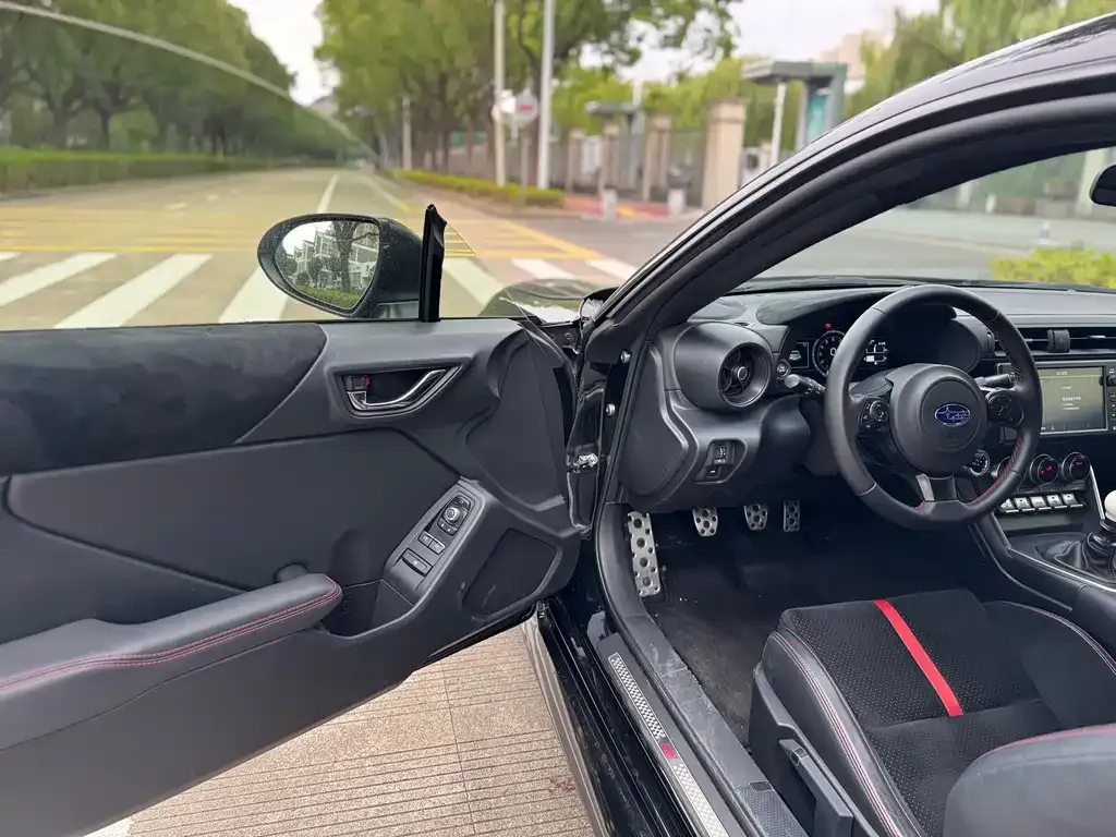 Subaru BRZ 2023 из CN, фото 8