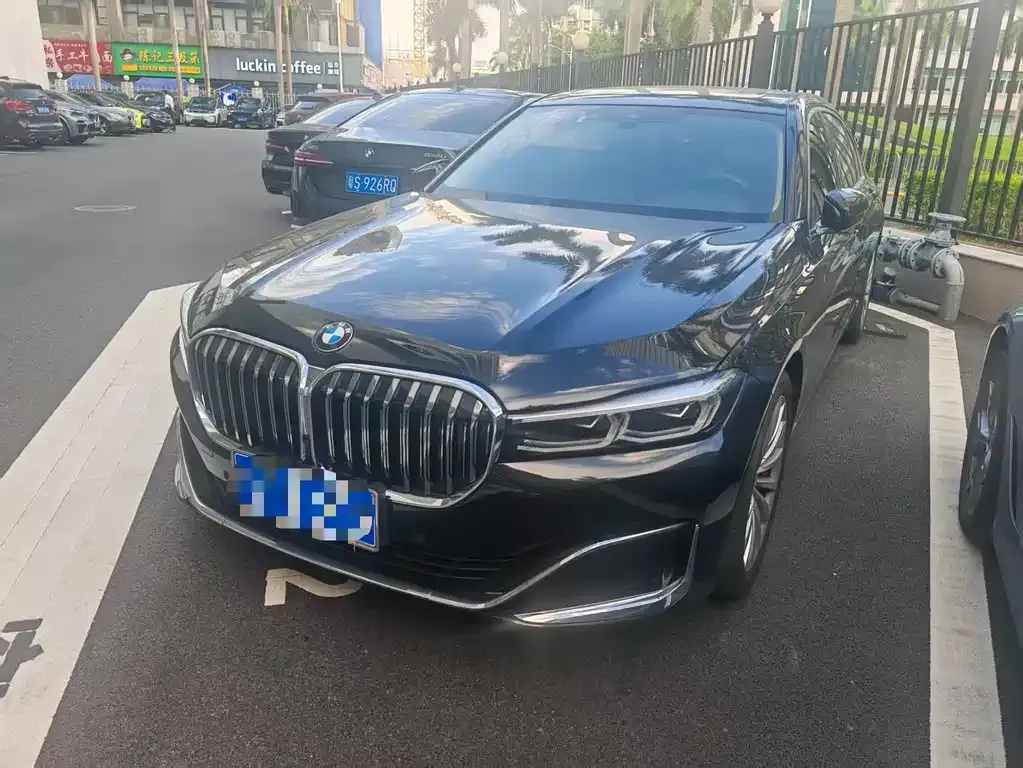BMW 7 Series — фото 1