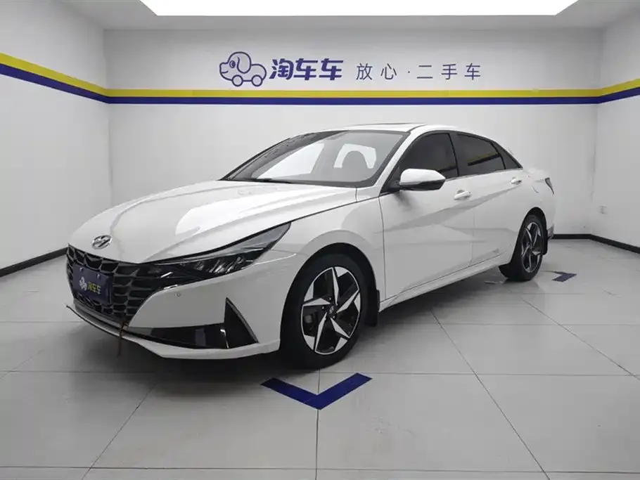 Hyundai Elantra 2023 из CN, фото 1