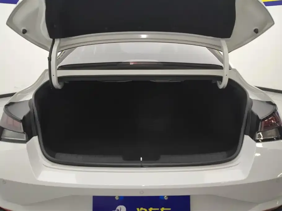 Hyundai Elantra 2023 из CN, фото 4