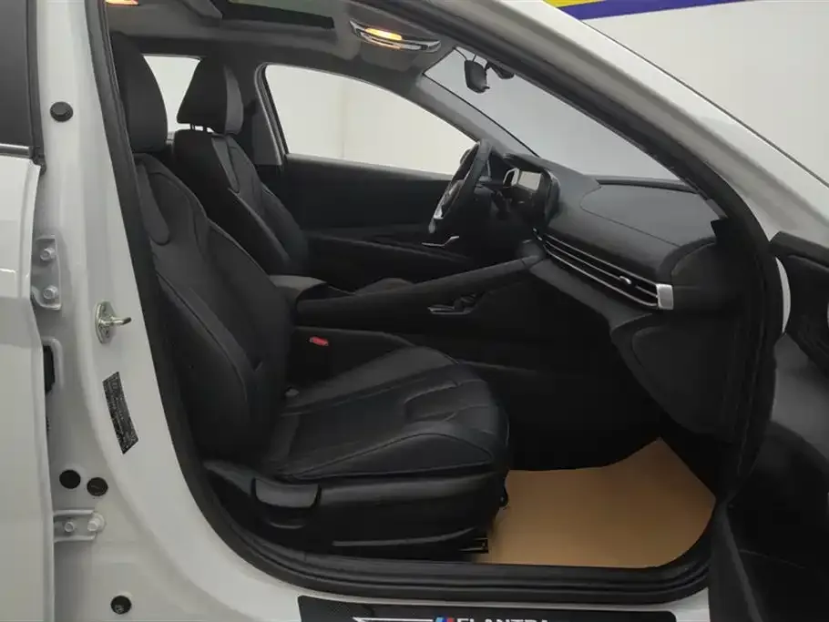 Hyundai Elantra 2023 из CN, фото 8