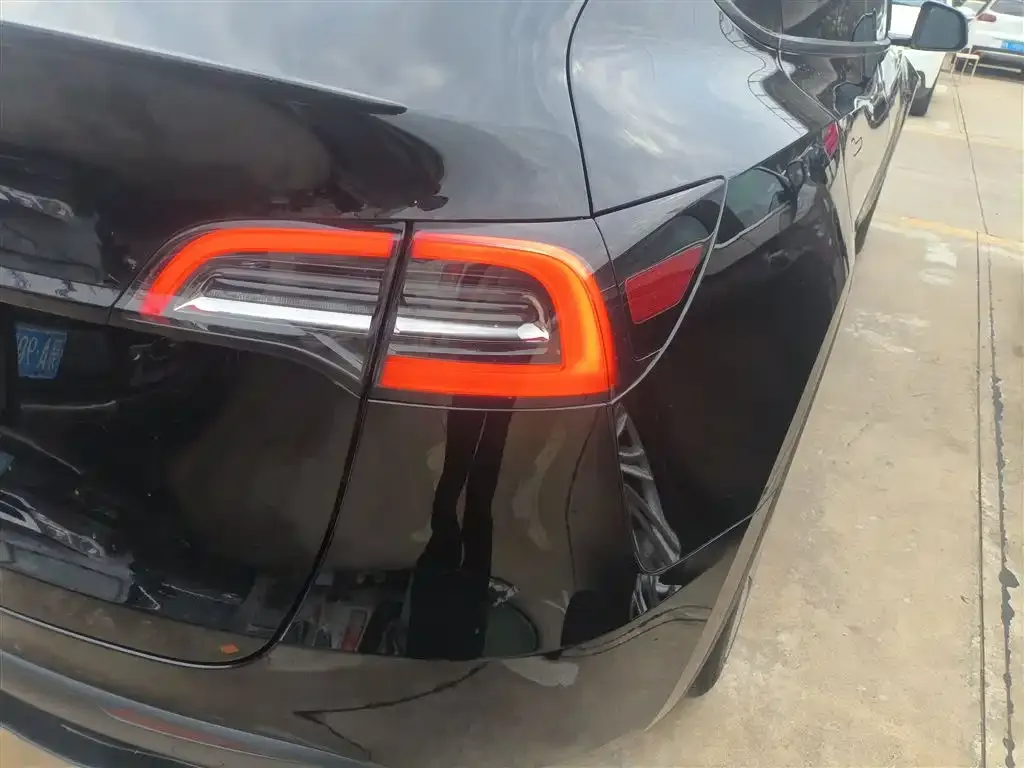 Tesla Model Y 2023 из CN, фото 8