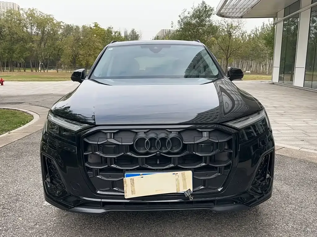 Audi Q7 2024 из CN, фото 2