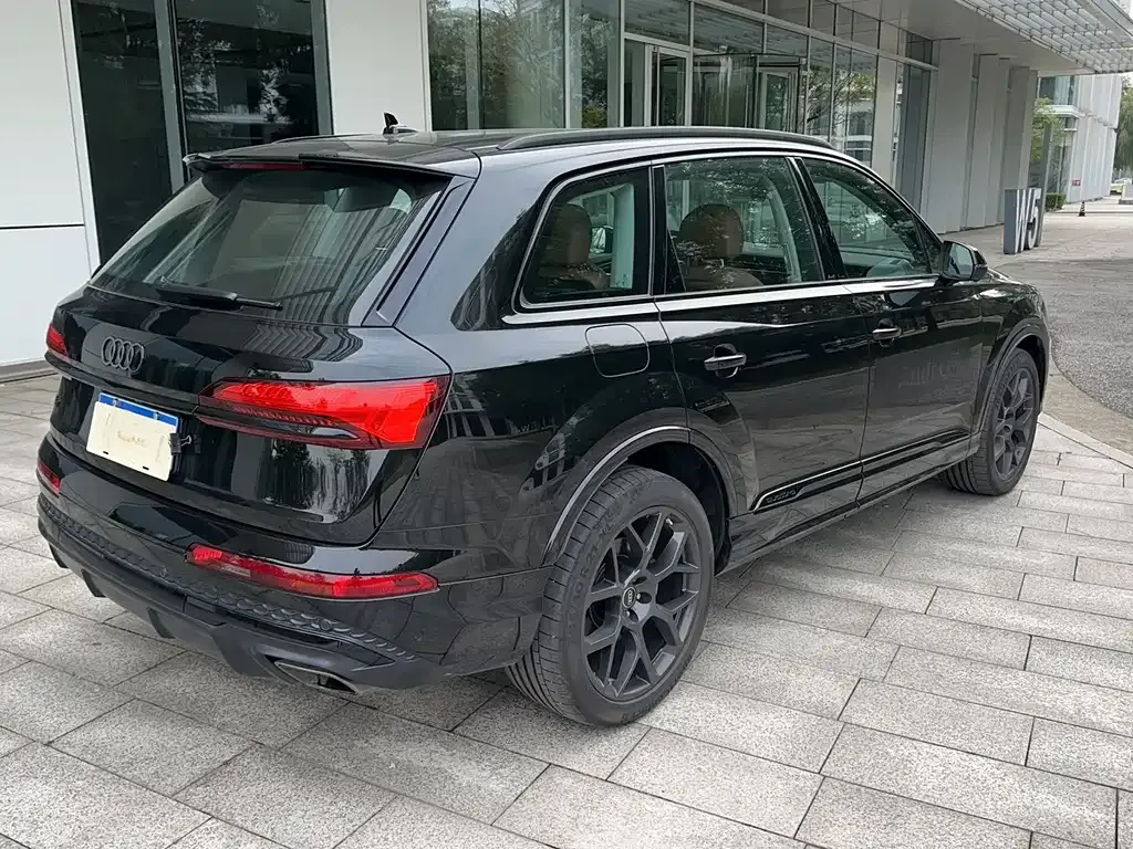 Audi Q7 2024 из CN, фото 3