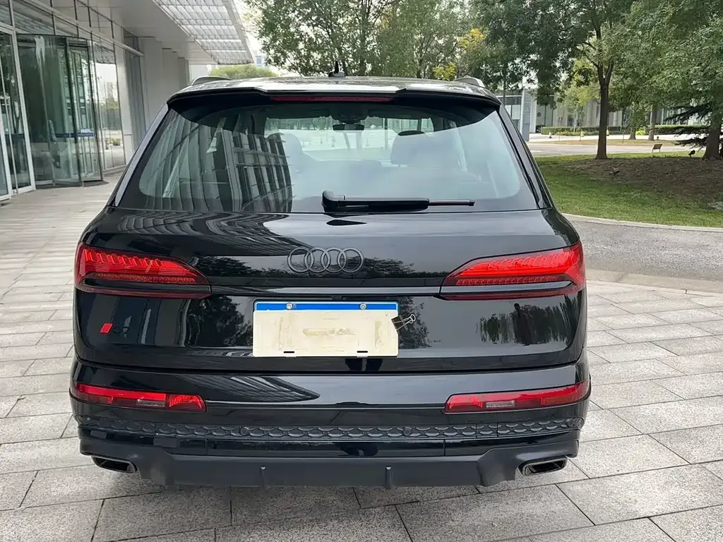 Audi Q7 2024 из CN, фото 4
