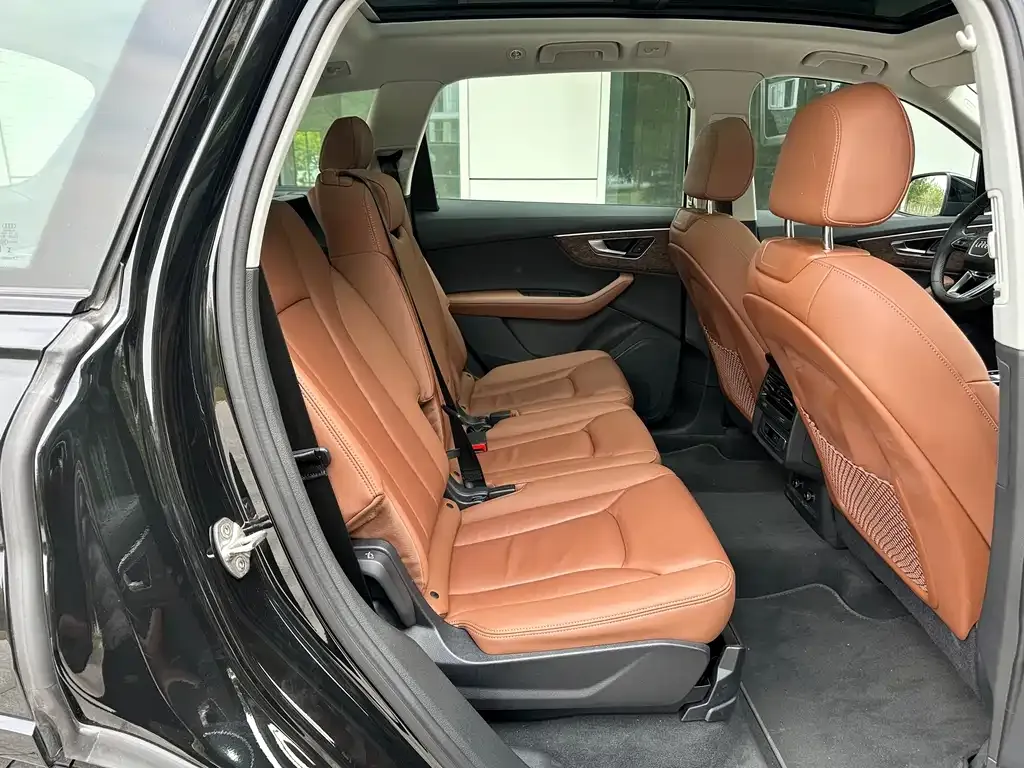 Audi Q7 2024 из CN, фото 6