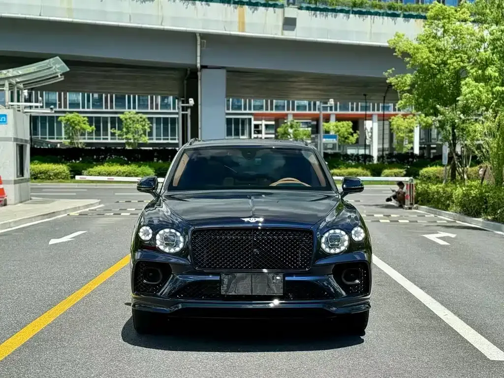 Bentley Bentayga 2023 из CN, фото 1