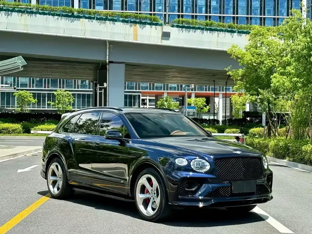 Bentley Bentayga 2023 из CN, фото 3