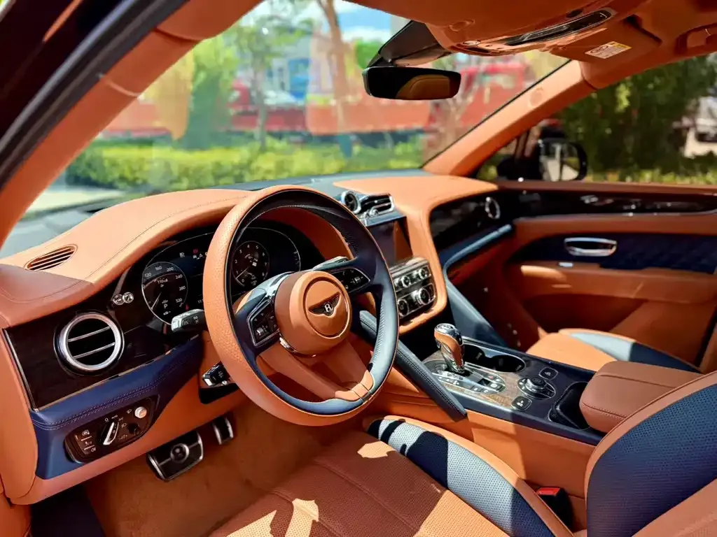 Bentley Bentayga 2023 из CN, фото 4