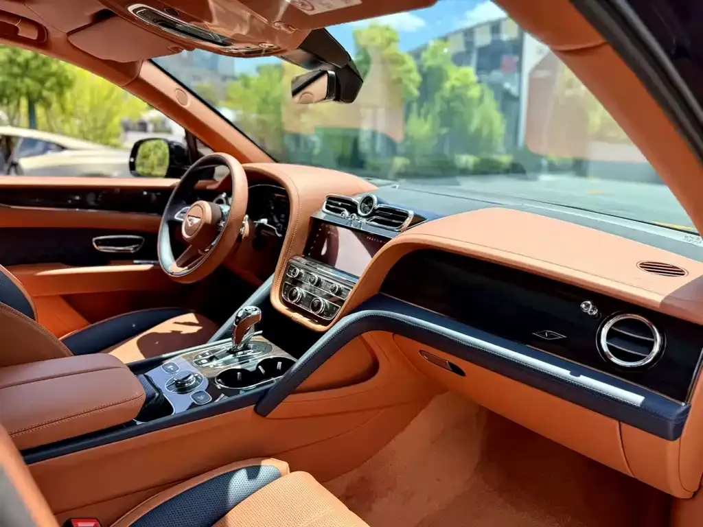 Bentley Bentayga 2023 из CN, фото 5