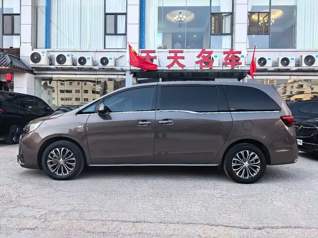 Buick GL8 2023 из CN, фото 3