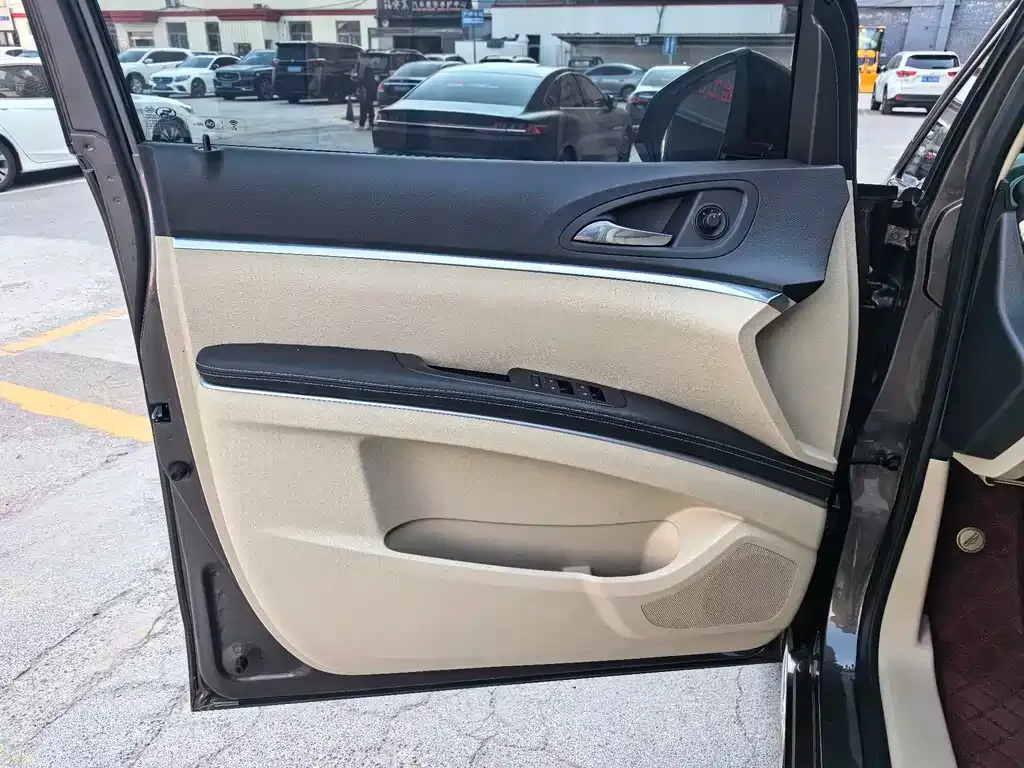 Buick GL8 2023 из CN, фото 9