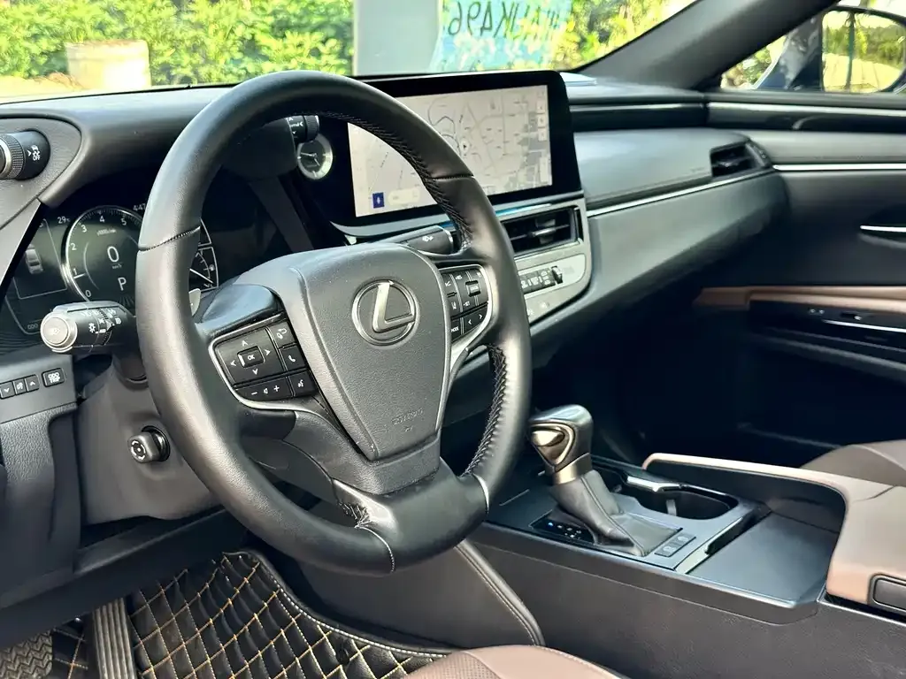 Lexus ES — фото 10