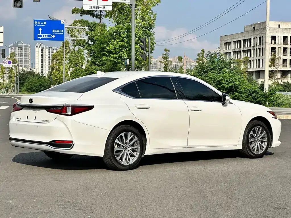 Lexus ES — фото 7