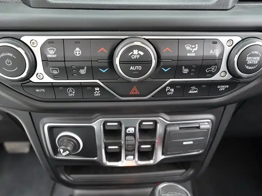 Jeep Gladiator 2023 из CN, фото 10