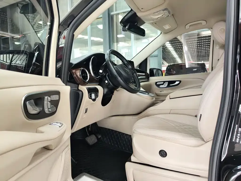 Mercedes-Benz V-Class 2022 из CN, фото 4