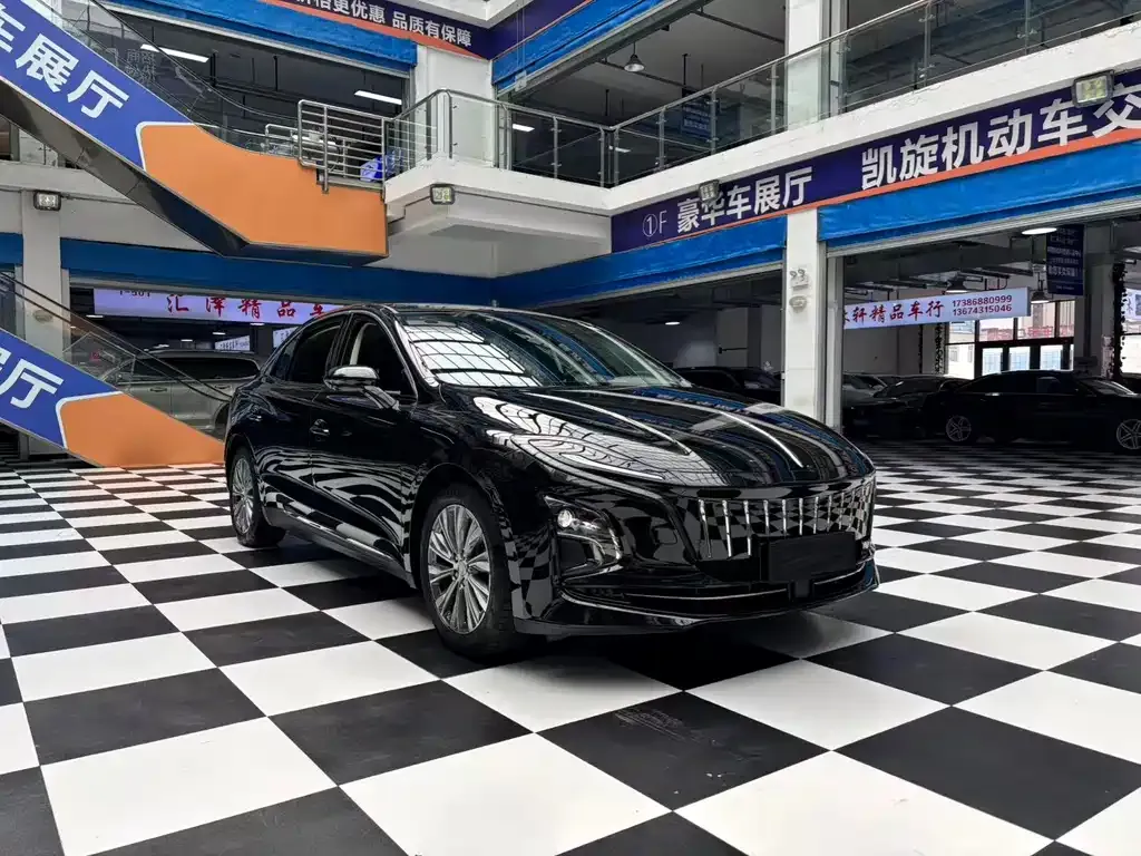 Hongqi E-QM5 2024 из CN, фото 3