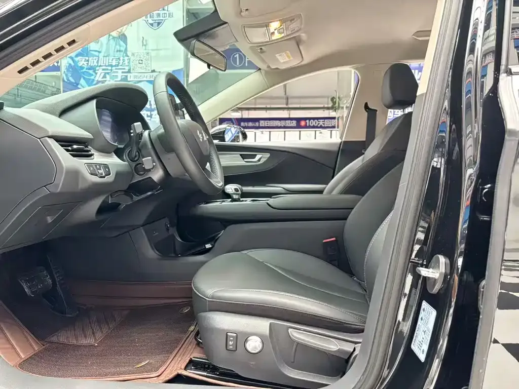 Hongqi E-QM5 2024 из CN, фото 4