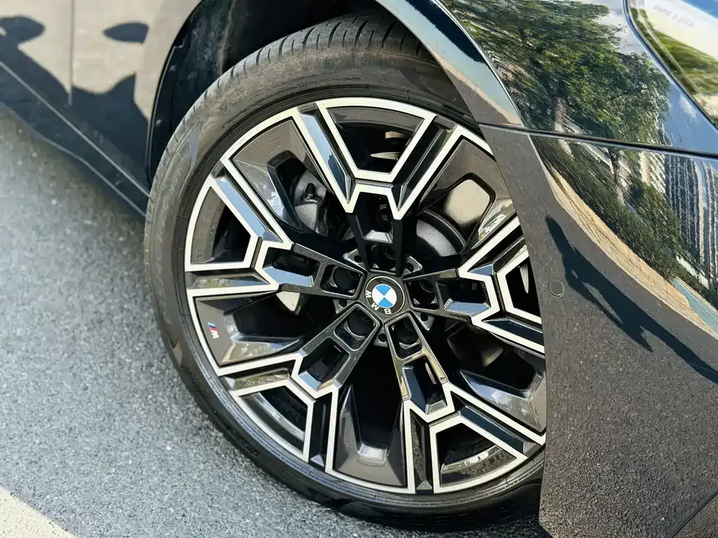 BMW 5 Series 2024 из CN, фото 9