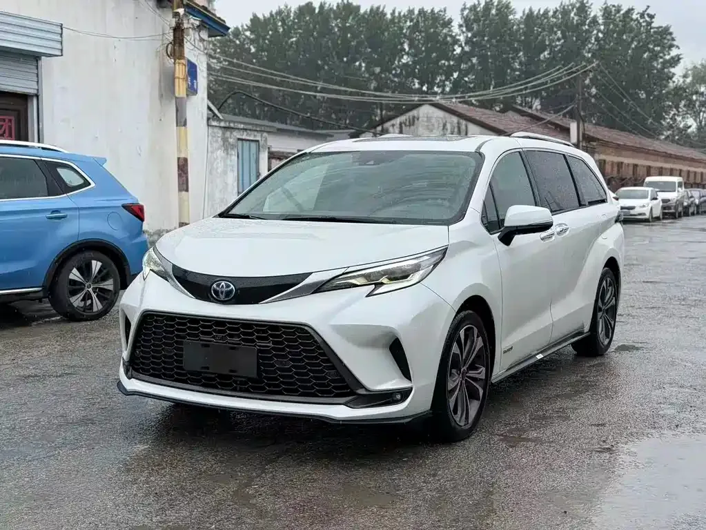 Toyota Granvia 2023 из CN, фото 1