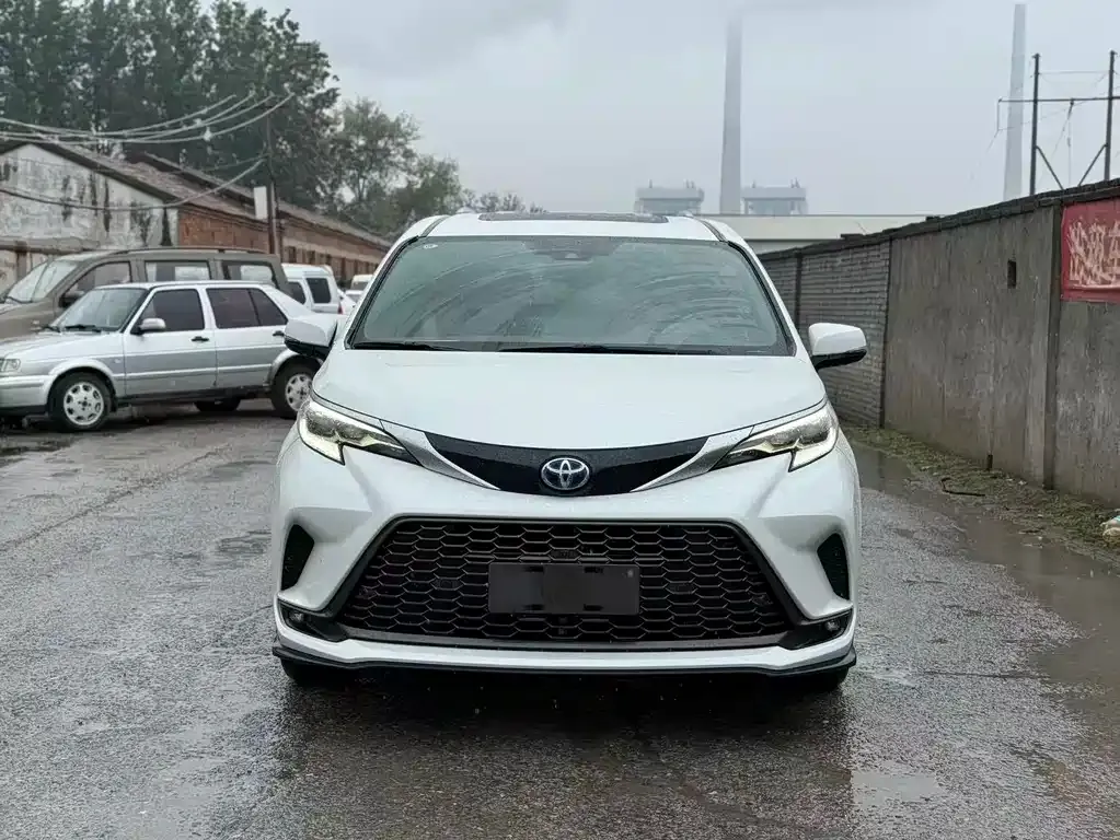 Toyota Granvia 2023 из CN, фото 2