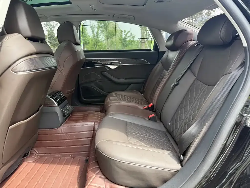 Audi A8 2022 из CN, фото 10