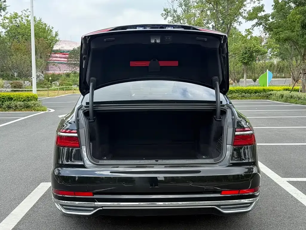 Audi A8 2022 из CN, фото 4