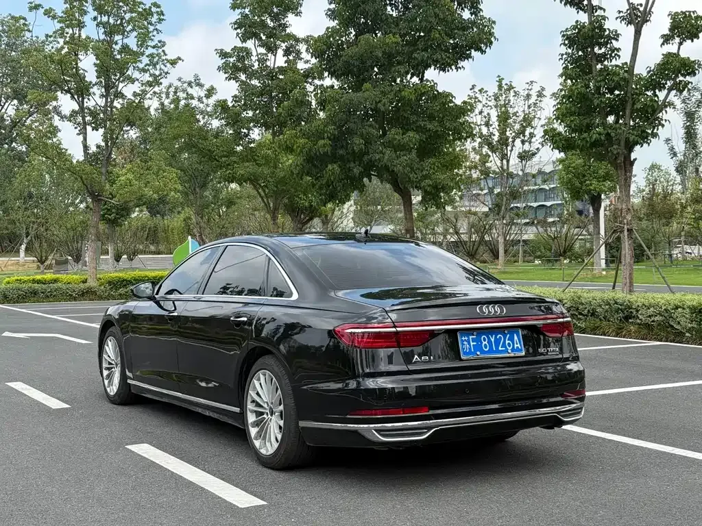 Audi A8 2022 из CN, фото 5