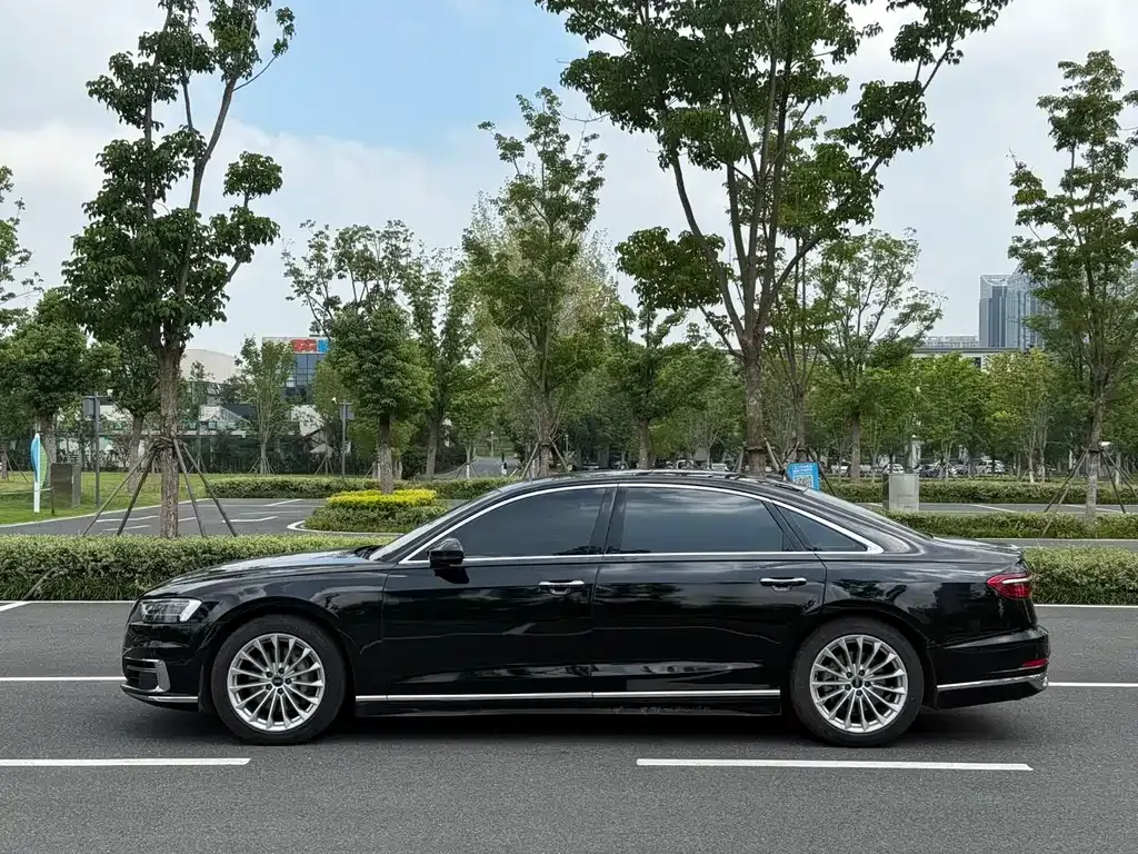 Audi A8 2022 из CN, фото 8