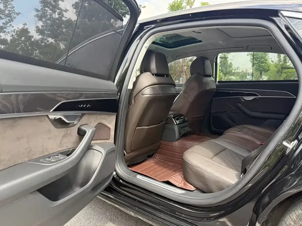 Audi A8 2022 из CN, фото 9