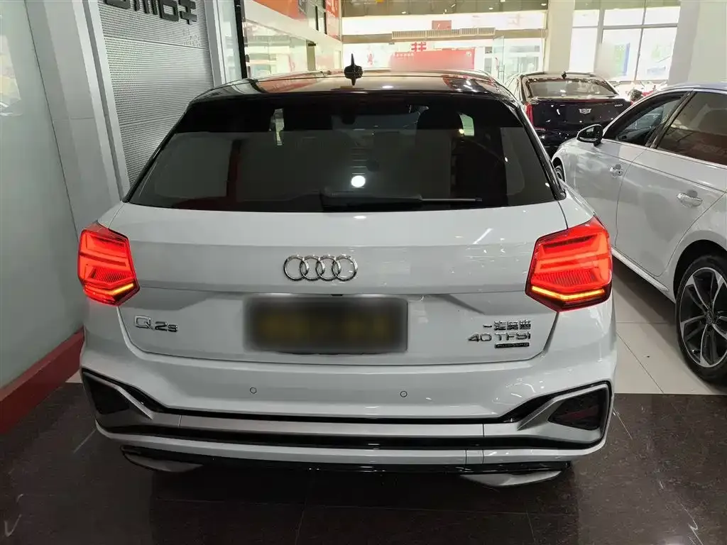 Audi Q2L 2023 из CN, фото 6