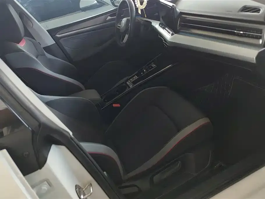 Volkswagen Lamando 2024 из CN, фото 8