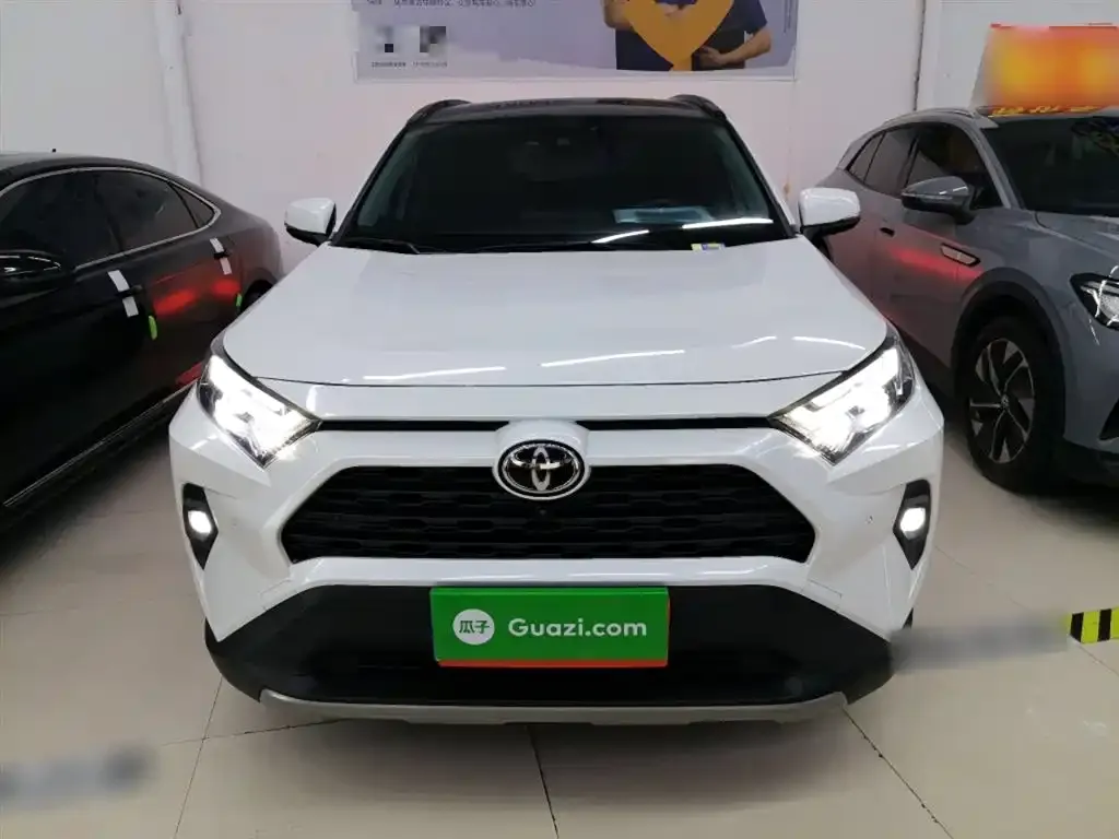Toyota RAV4 2023 из CN, фото 3