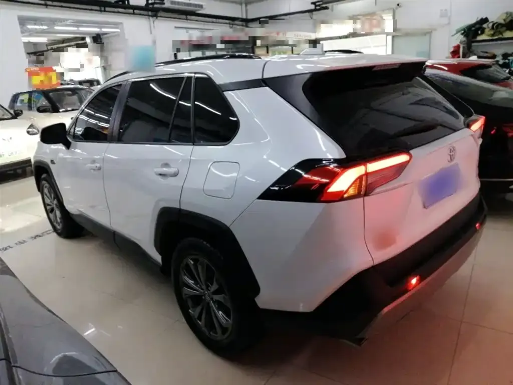 Toyota RAV4 2023 из CN, фото 5