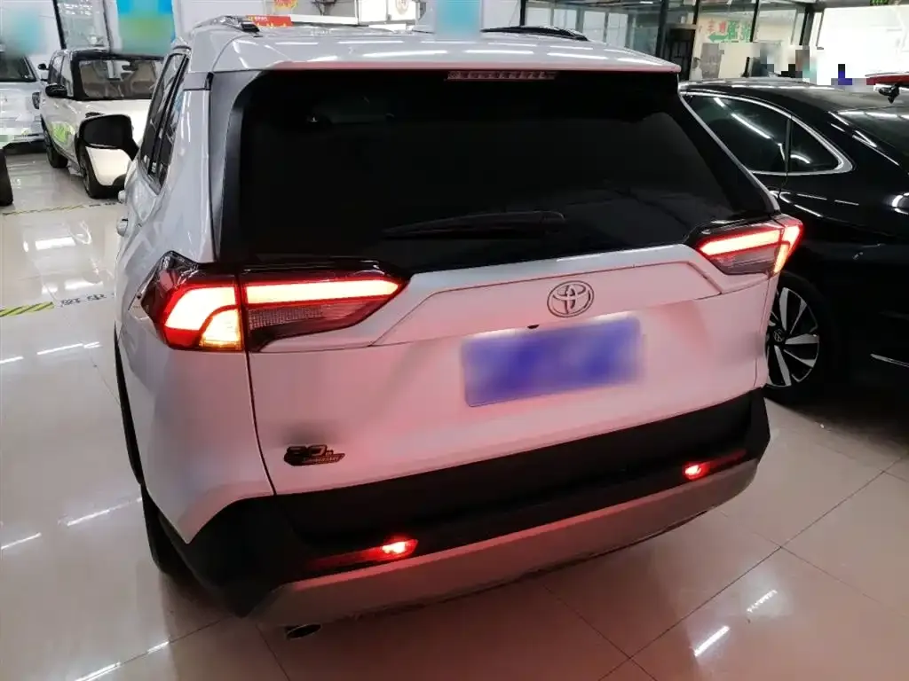 Toyota RAV4 2023 из CN, фото 6