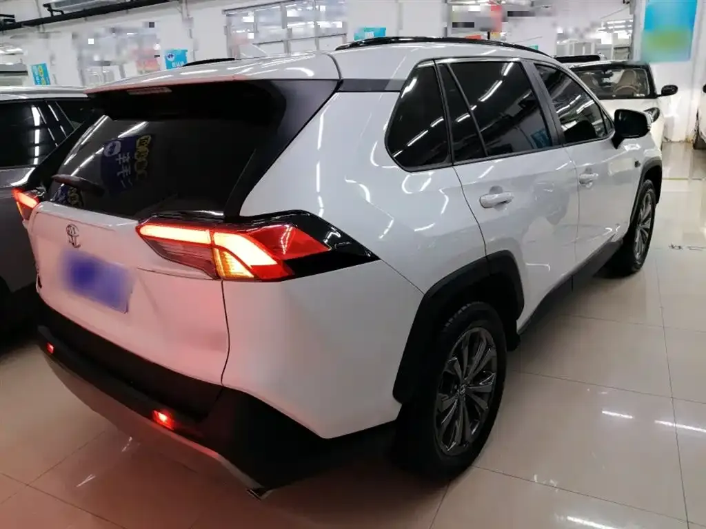 Toyota RAV4 2023 из CN, фото 7