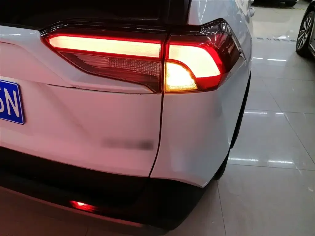 Toyota RAV4 2023 из CN, фото 8