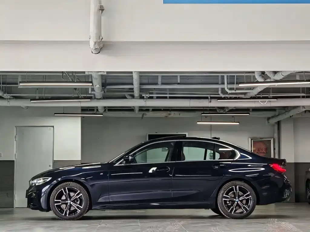 BMW 3 Series 2022 из CN, фото 2