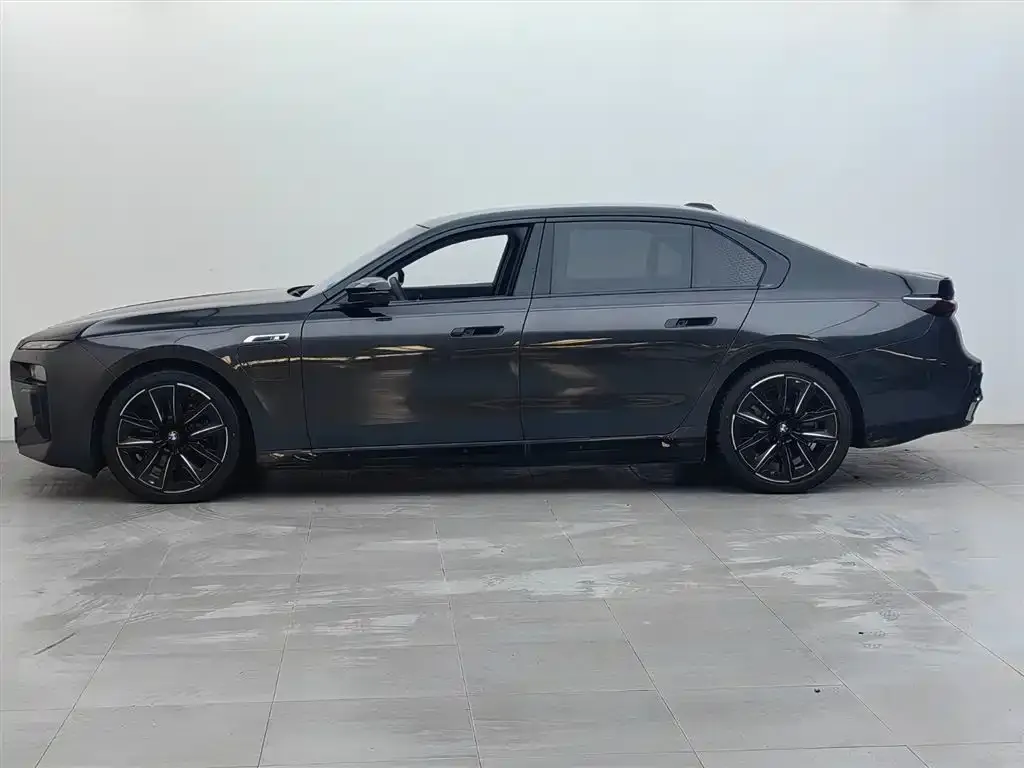 BMW i7 M70L 2024 из CN, фото 3