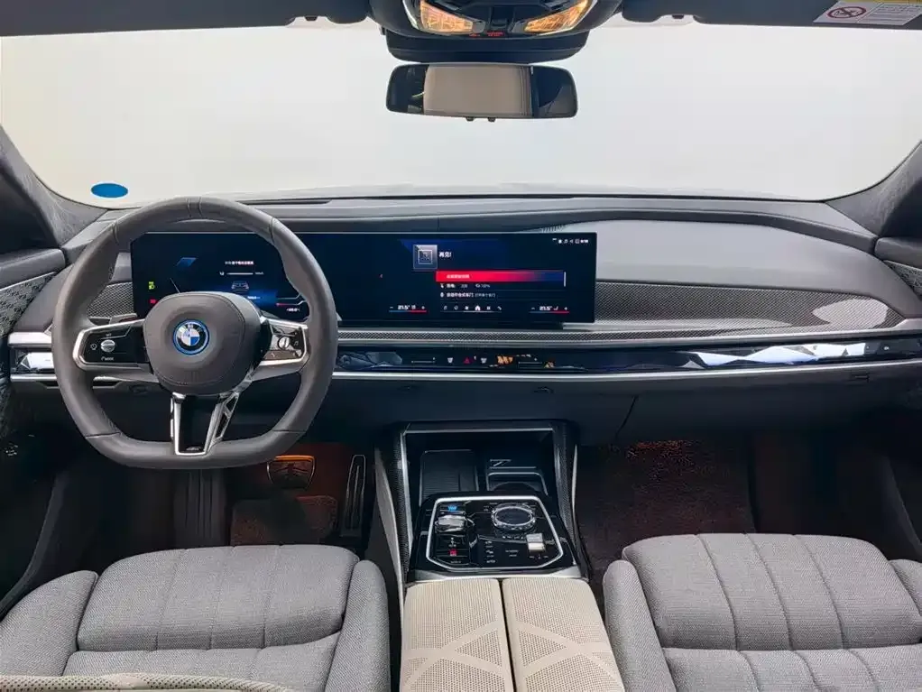 BMW i7 M70L 2024 из CN, фото 7
