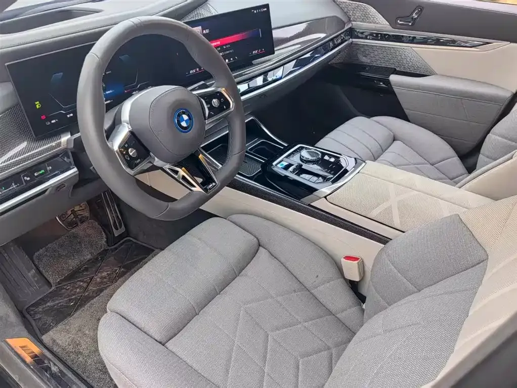 BMW i7 M70L 2024 из CN, фото 8