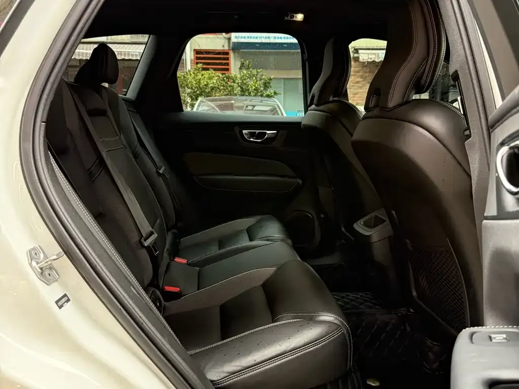 Volvo XC60 2021 из CN, фото 10