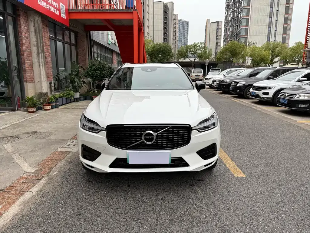 Volvo XC60 2021 из CN, фото 2