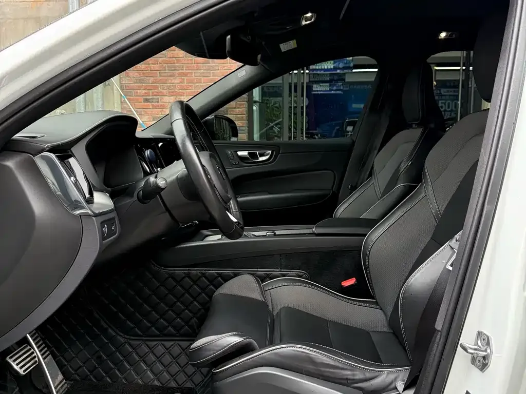 Volvo XC60 2021 из CN, фото 5