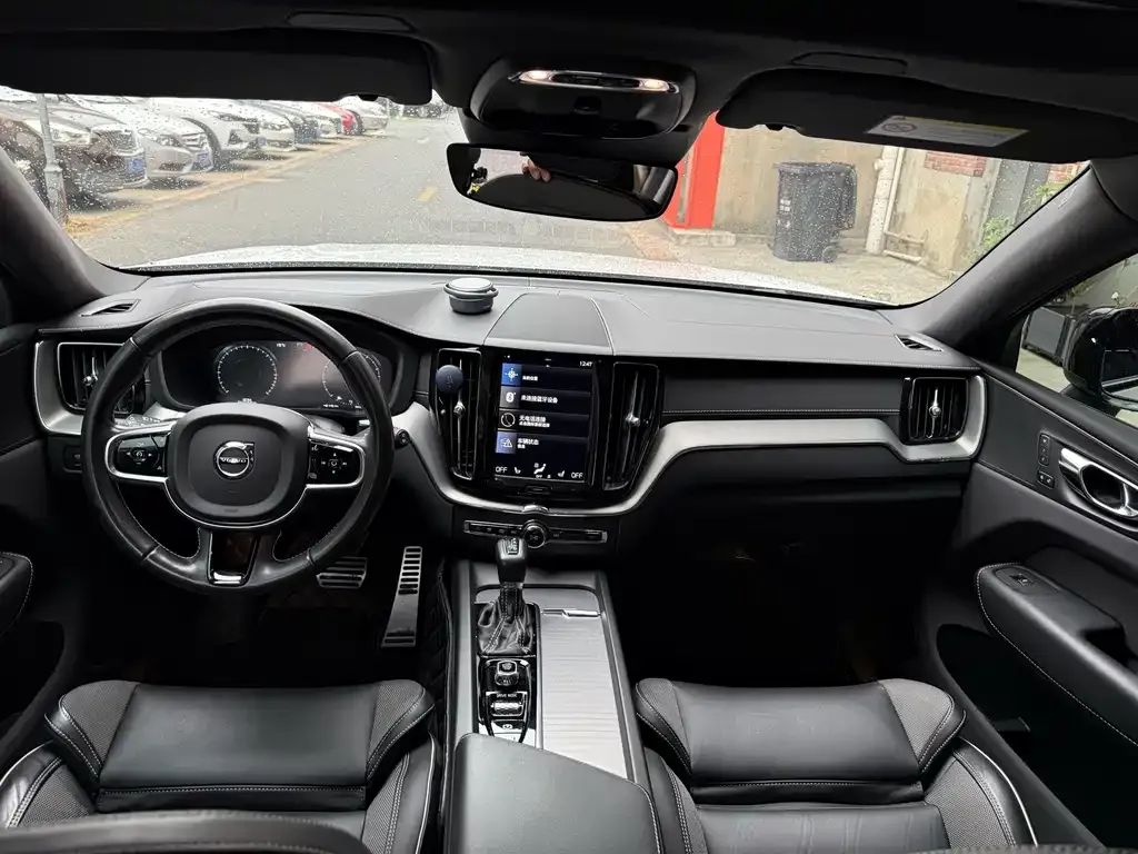 Volvo XC60 2021 из CN, фото 9