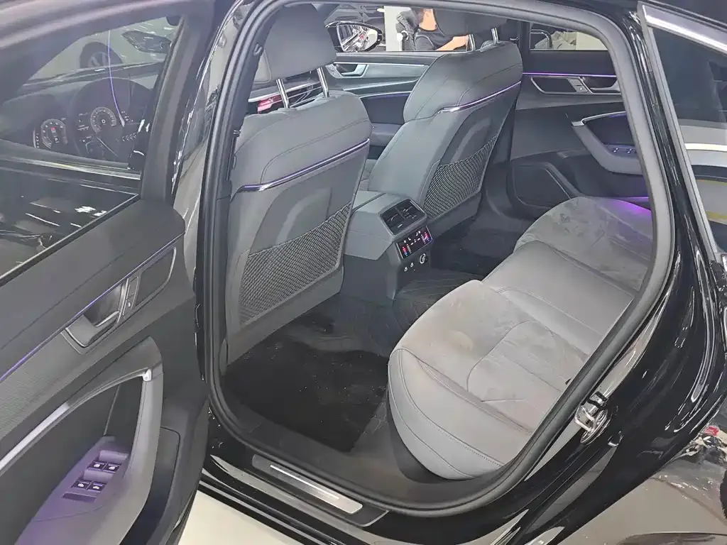Audi A6L 2024 из CN, фото 6