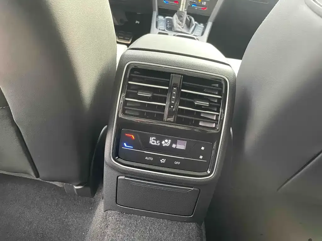 Volkswagen Magotan 2023 из CN, фото 10